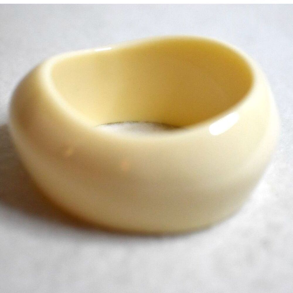 NWOT Cream/Irovy Assymetrical Resin 1.5"H Bangle 5" Statement Fashion Bracelet